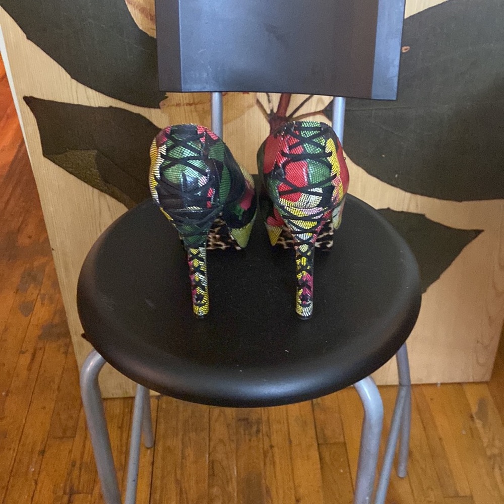 Multi Color Pumps - Picture 3 of 5